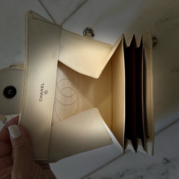 Chanel cross body bag with wallet - Picture 6 of 7